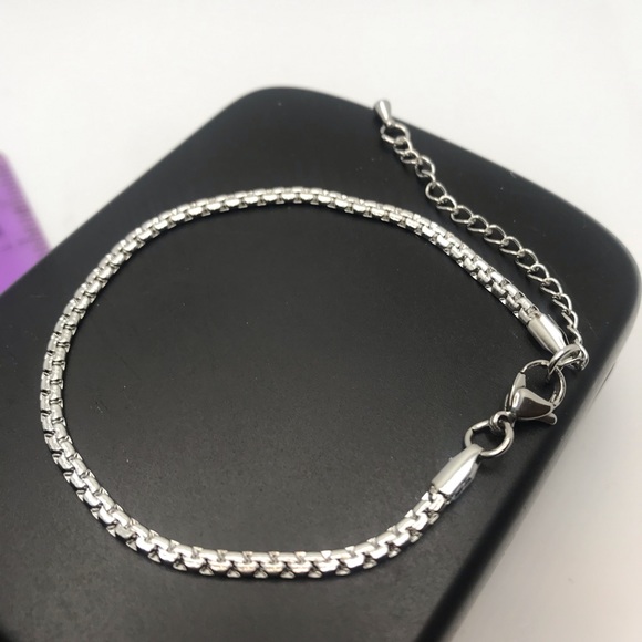 New Stainless Steel Bracelet for Women - Picture 5 of 9